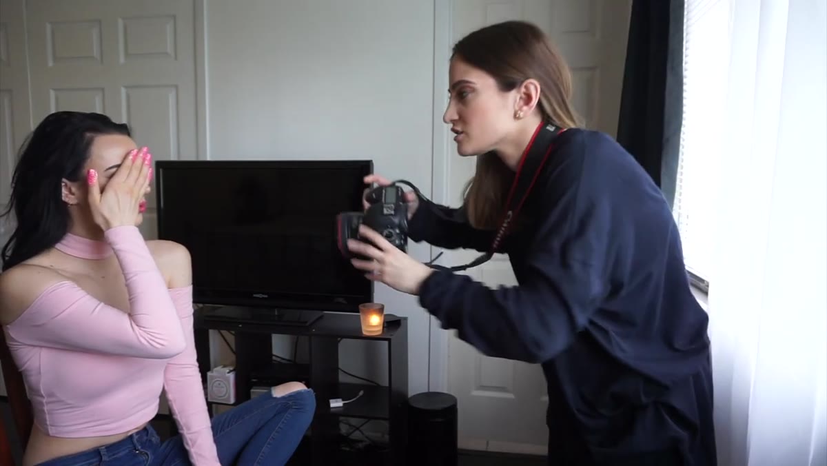 Jessica calling out eye focus while shooting