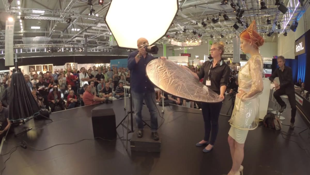 Reflector brought in close to model&rsquo;s face, shadows visibly lifting