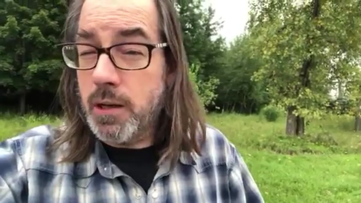 Daniel describing the backwards headphones scenario while walking