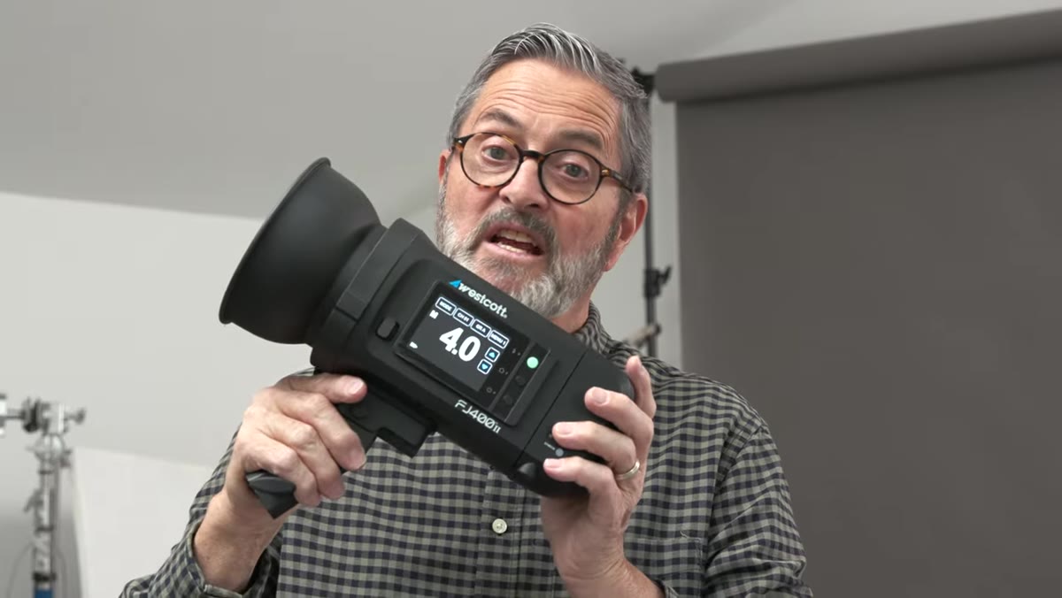 Open-face beauty dish with no diffusion sock or baffle in place